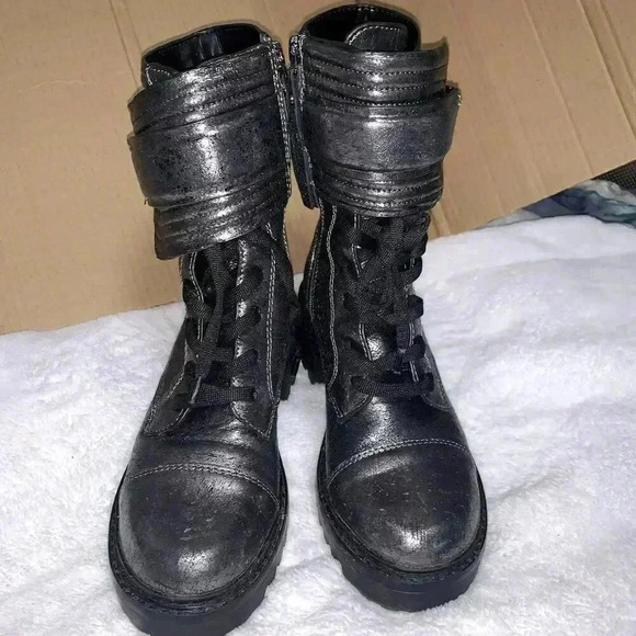 DKNY Women's Basia Lugged Sole Buckle Combat & Lace-up Boots Metallic Graphite. - Picture 2 of 8